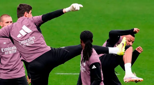 Courtois y Mbappé protagonizaron curioso momento durante los entrenamiento del Real Madrid. Foto: DSports