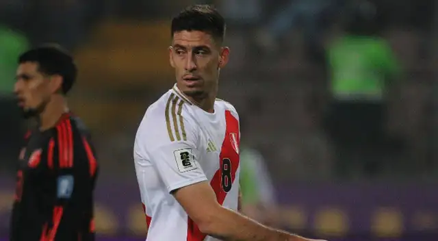 Santiago Ormeño con la camiseta de Perú.