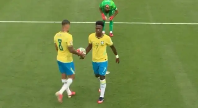 Bruno Guimaraes erró el penal de Brasil ante Noruega. Bruno Guimaraes erró el penal de Brasil ante Noruega.