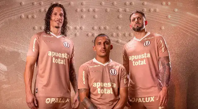 Universitario presentó nueva camiseta para hinchas invidentes. Universitario presentó nueva camiseta para hinchas invidentes.