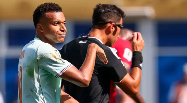 Kylian Mbappé reveló que tuvo un altercado con el árbitro Facundo Tello. Kylian Mbappé reveló que tuvo un altercado con el árbitro Facundo Tello.