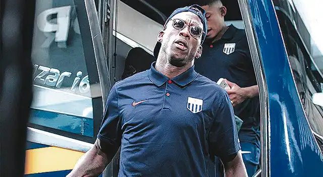 Luis Advíncula tiene contrato con Alianza hasta fines del 2027 Luis Advíncula tiene contrato con Alianza hasta fines del 2027