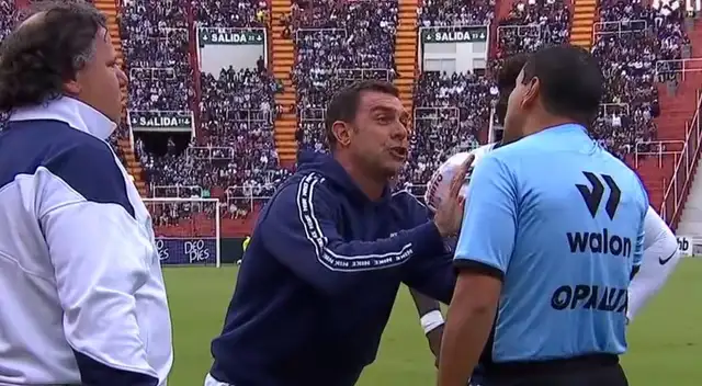 Pablo Guede, entrenador de Alianza Lima, explotó contra el cuarto hombre.