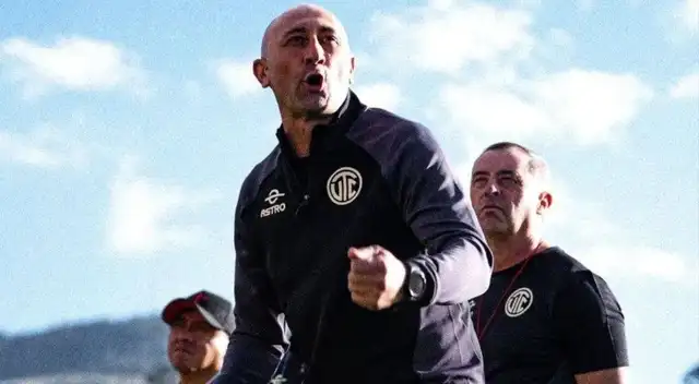 Carlos Paulucci no es más técnico de UTC tras perder ante Universitario en el Torneo Clausura Carlos Paulucci no es más técnico de UTC tras perder ante Universitario en el Torneo Clausura