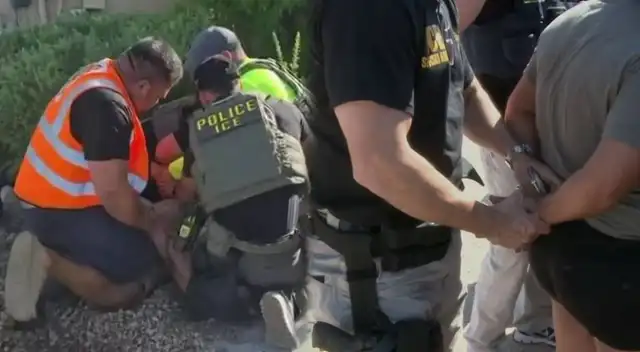 ICE es acusado de hacerse pasar por electricistas para detener a un hombre en Phoenix.