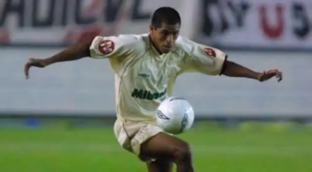 Santiago Acasiete defendió los colores de Universitario