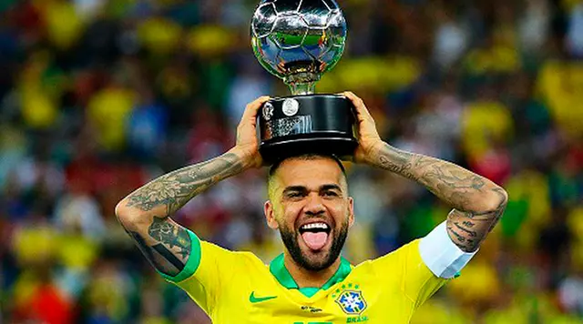 Dani Alves campeón con Brasil
