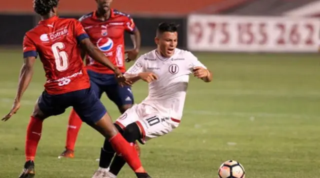 Javier Núñez con la 10 de Universitario en 2018. Javier Núñez con la 10 de Universitario en 2018.