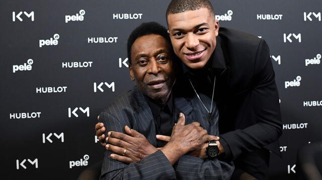 Mbappe posa con Pelé. Los dos han participado en dos finales consecutivas. Foto: Libero.   