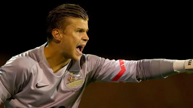 Langerak defendiendo a Australia.