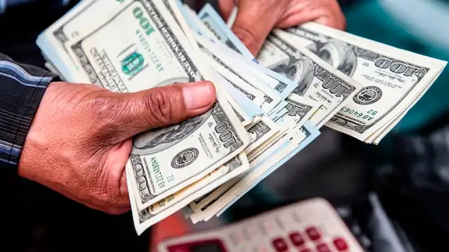 Dólar.
