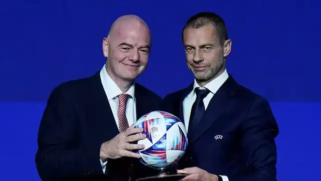 Aleksander Čeferin, presidente de la UEFA, junto a Gianni Infantino Aleksander Čeferin, presidente de la UEFA, junto a Gianni Infantino
