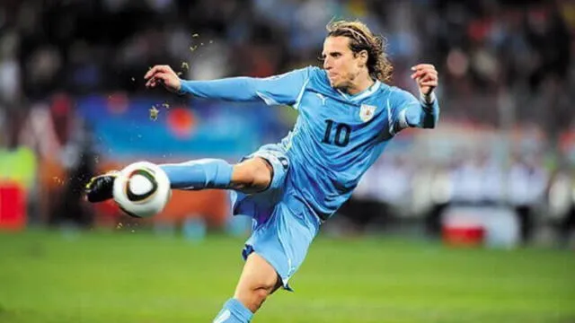  Diego Forlán mejor jugador en Sudáfrica 2010.   