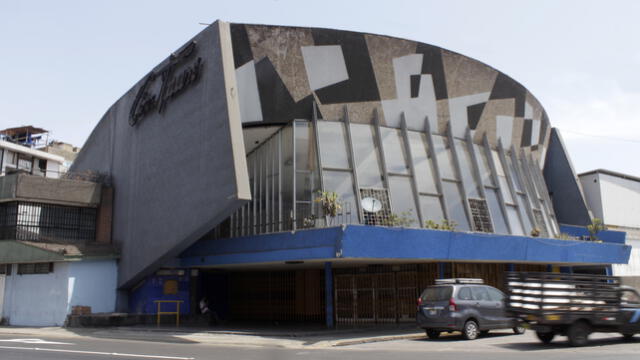 Cine Tauro antes de ser clausurado.   
