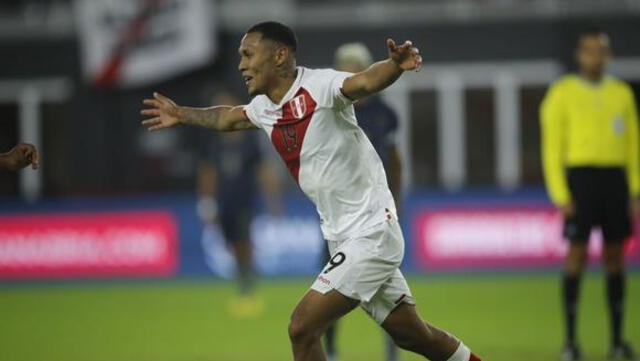  El delantero ya sabe lo que es marcar con la Selección Peruana. Foto: Libero.    