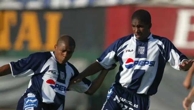 Wilmer Aguirre y Jefferson Farfán en Alianza Lima 2003
