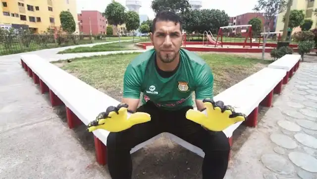 Carlos Solis portero