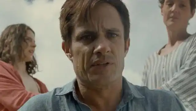 Gael García Bernal en 'Old' de M. Night Shyamalan. Foto: Universal Pictures   