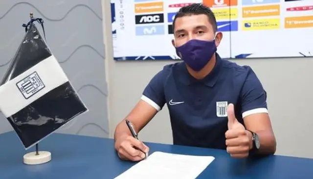 Edhu Oliva firmando por Alianza Lima. Edhu Oliva firmando por Alianza Lima.