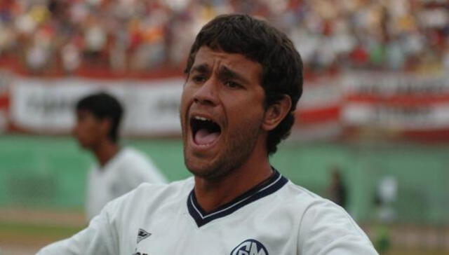 Yaco Eskenazi en Deportivo Municipal.