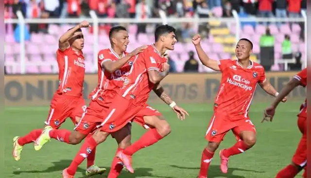 Cienciano tras ganarle a la U. Cienciano tras ganarle a la U.