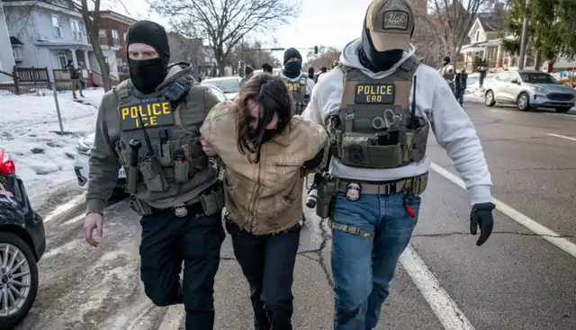 Inmigrantes detenidos por ICE Inmigrantes detenidos por ICE