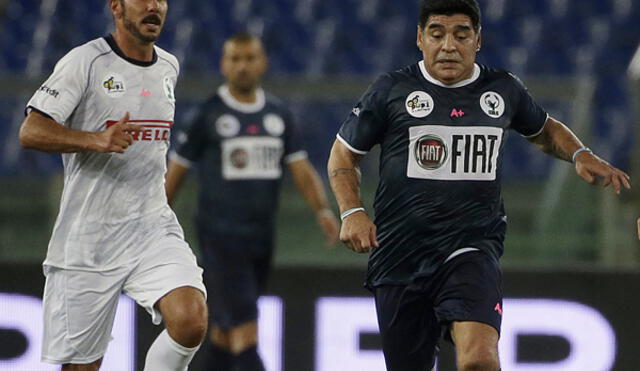 Diego Simeone a la marca de Diego Armando Maradona.