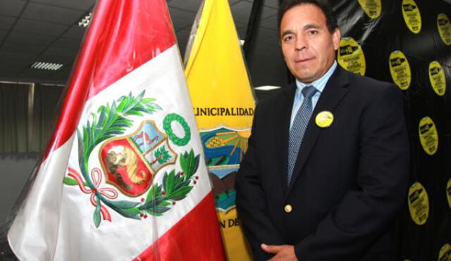 Es el alcalde de San Martín de Porres desde el 2007.