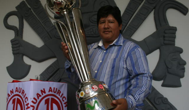 Edwin Oviedo logró el título nacional con Juan Aurich en el 2011. Edwin Oviedo logró el título nacional con Juan Aurich en el 2011.