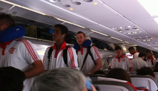 El Flamengo de Paolo Guerrero no la pasa bien en el Brasileirao y sus hinchas le reclamaron en pleno avión.
