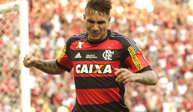 El Flamengo de Paolo Guerrero no la pasa bien en el Brasileirao y sus hinchas le reclamaron en pleno avión.  