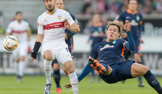 Werder Bremen vs. Stuttgart: Fritz lucha una balón 