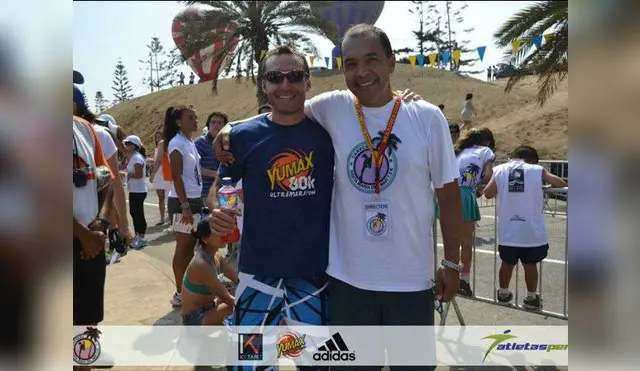 A la derecha, Carlos Ibáñez, director de la Santa María 7.5k, la prueba que inicia el calendario running del 2016.