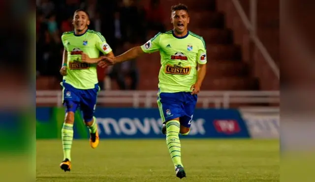 Santiago Silva y Gabriel Costa celebran el golazo del uruguayo ante Melgar.