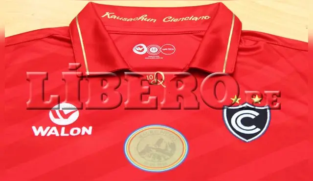 Así es la espectacular camiseta que lucirá Ronaldinho en Cienciano.