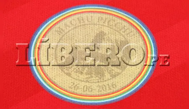 Machu Picchu como uno de los detalles de la camiseta de Cienciano.