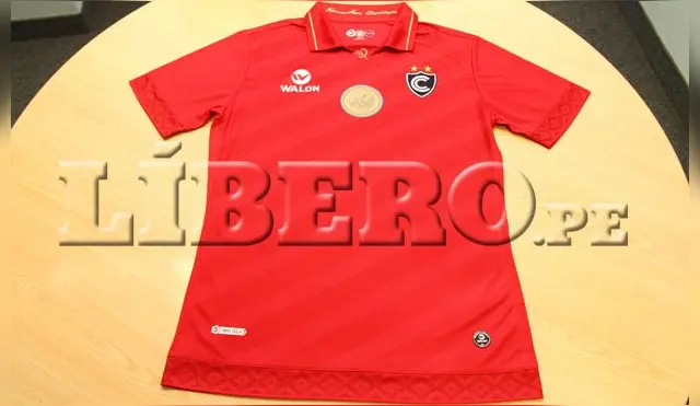 Así es la espectacular camiseta que lucirá Ronaldinho en Cienciano.