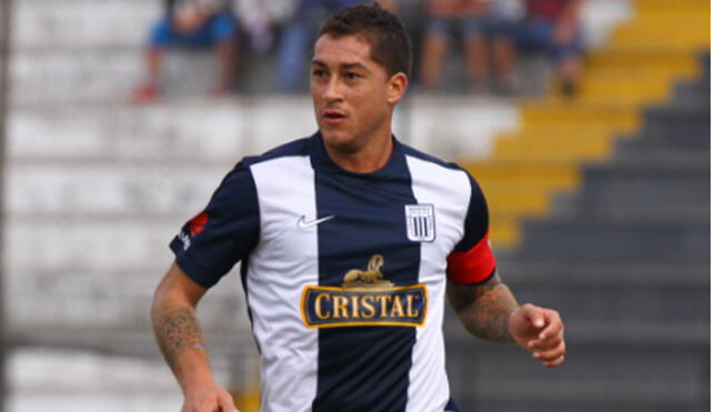 Walter Ibáñez durante un partido de Alianza Lima en Matute.