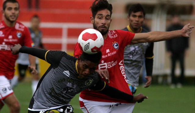 Jugadores de Sport Victoria y Cienciano disputan un balón en el partido en Cusco. Jugadores de Sport Victoria y Cienciano disputan un balón en el partido en Cusco.