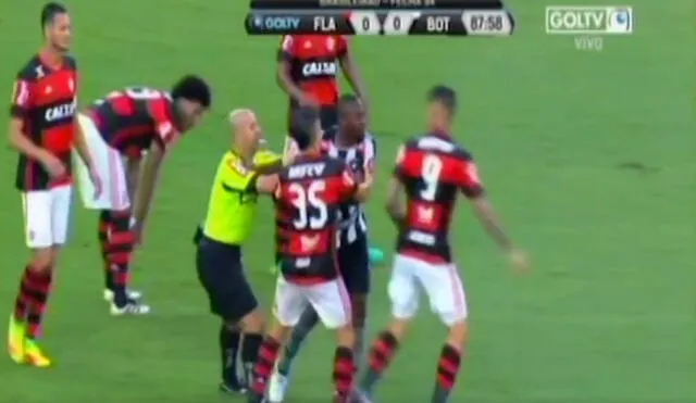 Paolo Guerrero casi se va a las manos en el Flamengo vs. Botafogo, por el Brasileirao. Paolo Guerrero casi se va a las manos en el Flamengo vs. Botafogo, por el Brasileirao.