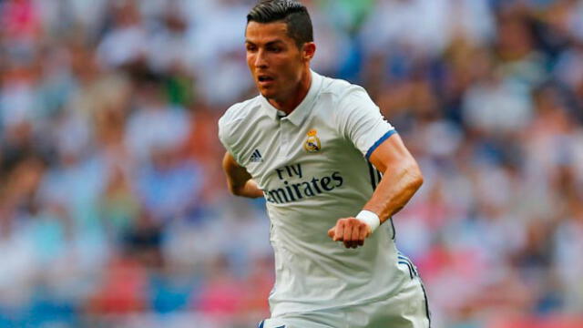 Cuando Cristiano Ronaldo se para frente a la pelota desde fuera del área, los arqueros tiemblan.