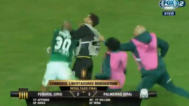 Felipe Melo le aplica un puñetazo a Matías Mier. Felipe Melo le aplica un puñetazo a Matías Mier.