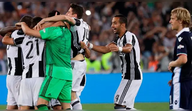 Jugadores de la Juventus celebrando tras el pitazo final del árbitro.