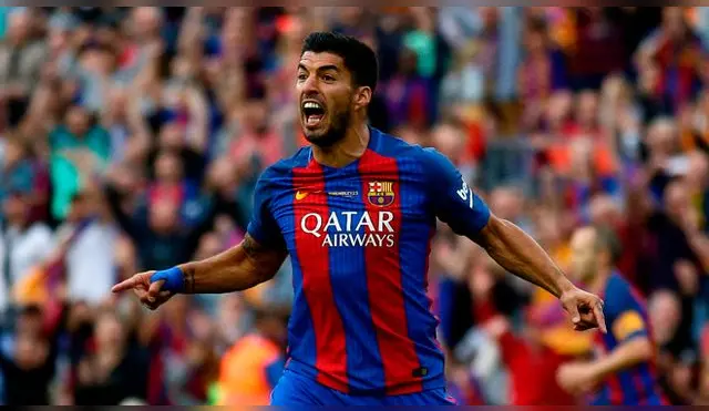 Luis Suárez reclamándole al juez del partido. Foto: AP