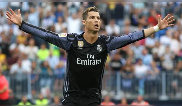 Cristiano Ronaldo festejó con la hinchas del Real Madrid su primera anotación. Fuente: EFE