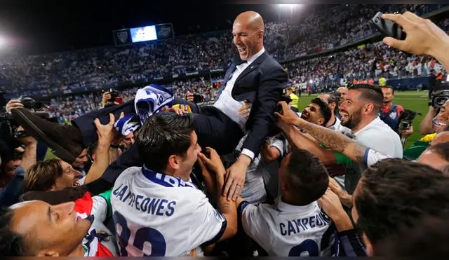 Jugadores del Real Madrid cargaron a su entrenador Zinedine Zidane. Fuente: EFE