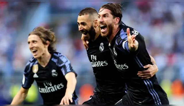 Sergio Ramos acudió a abrazar a Karim Benzema por su primer gol en el cotejo. Fuente: EFE
