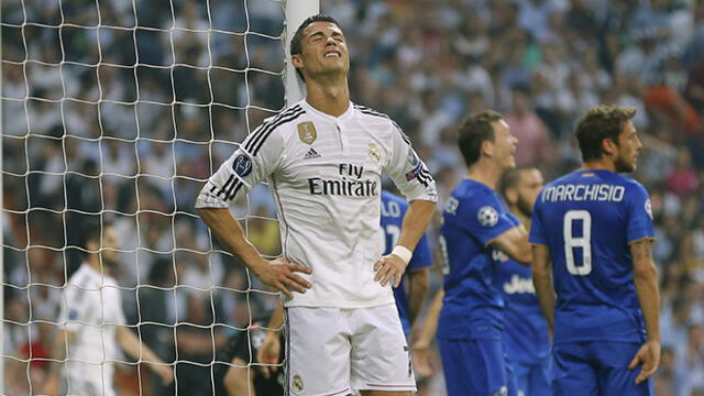 Cristiano Ronaldo se lamenta de la derrota ante la Juventus en la Champions League 2015.