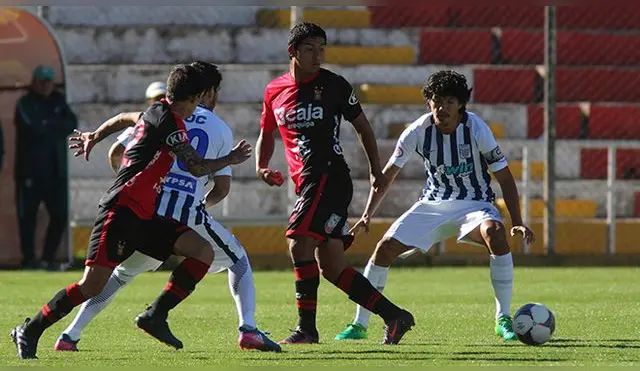 Hernán Hinostroza y Óscar Vílchez durante el Melgar-Alianza Lima.