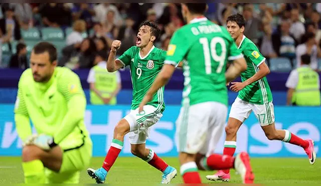 Raúl Jiménez celebra su gol a Nueva Zelanda.